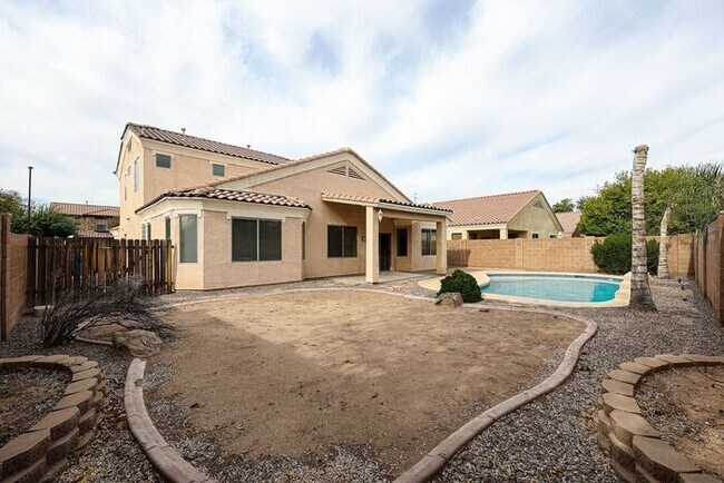 Building Photo - BEAUTIFUL 4 BEDROOM, 2.5 BATH WITH A POOL IN THE HEART OF GILBERT