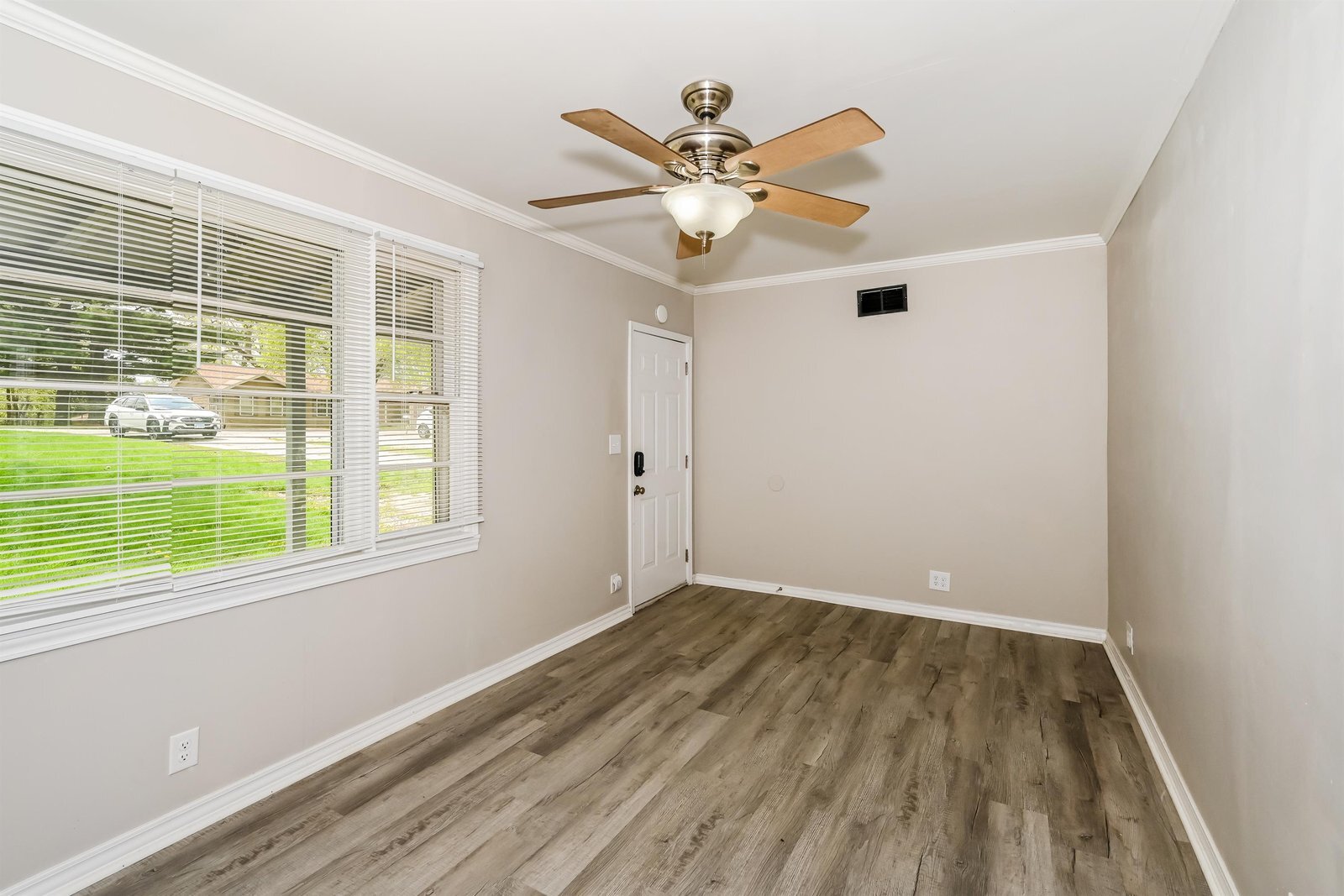 Building Photo - 305 Morton St