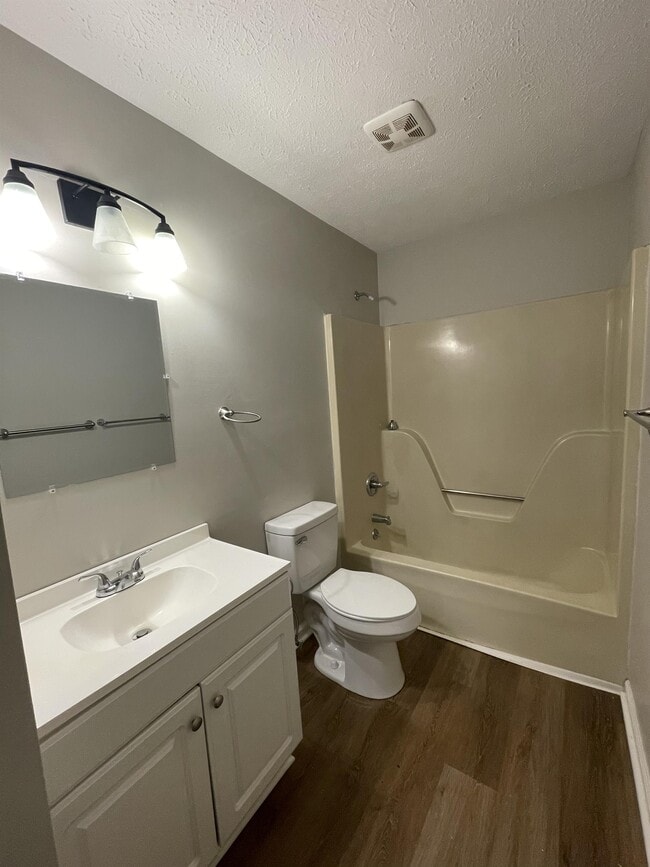 Building Photo - 153 N Vail Dr