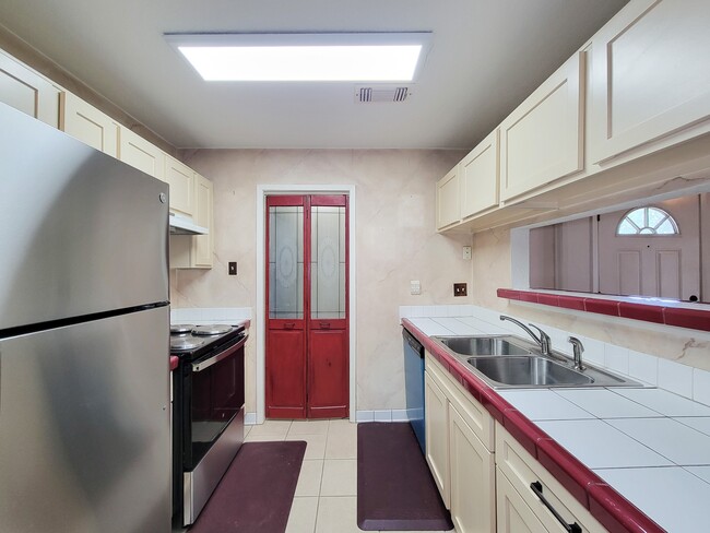 Building Photo - 418 Garland Dr