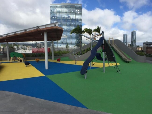 Building Photo - 1001 Queen St