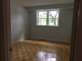 Building Photo - 349 Homeland Southway