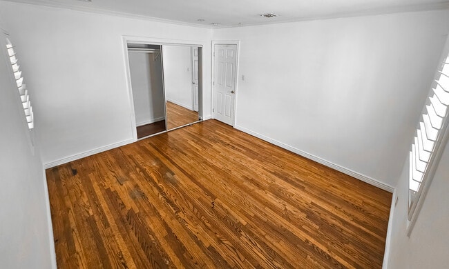 Building Photo - 2404 Foxglove Dr