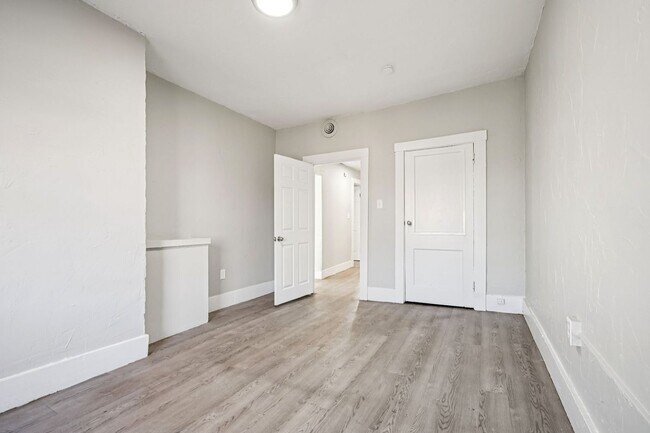 Building Photo - 71 Almont St