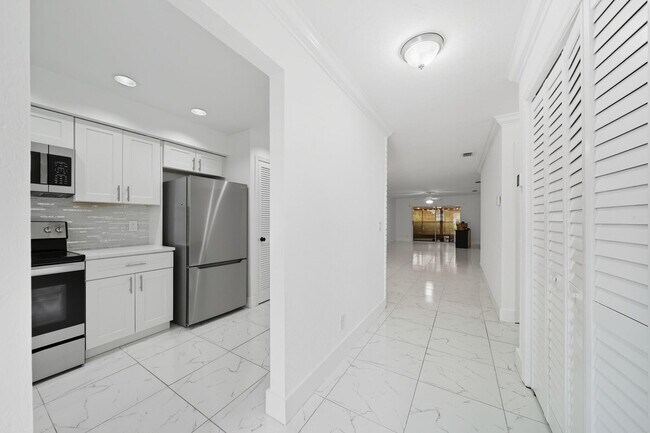 Building Photo - 1443 SW 27th Ave