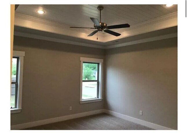 Building Photo - Luxury Townhome in Prime Location