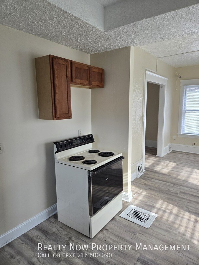 Building Photo - 2086 W 81st St