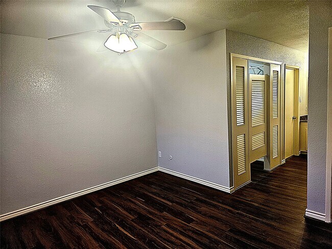 Building Photo - 5853 Village Forest Ct