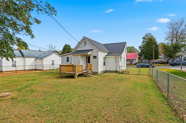 Building Photo - 8 Hames St