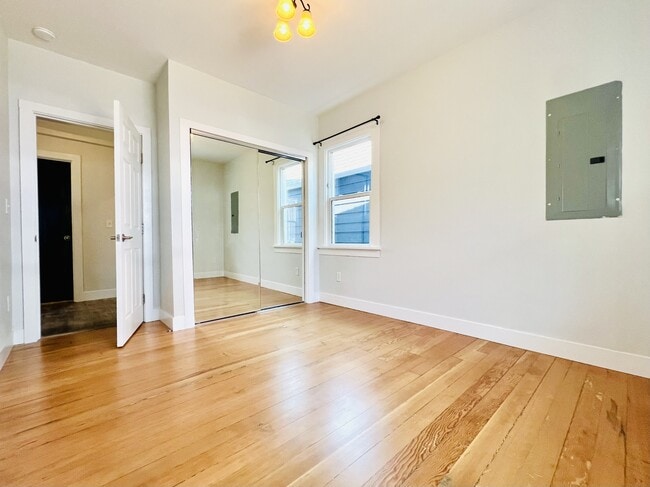 Building Photo - 1245 5th St