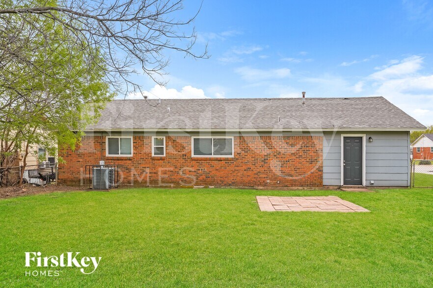 Building Photo - 701 E Mission St