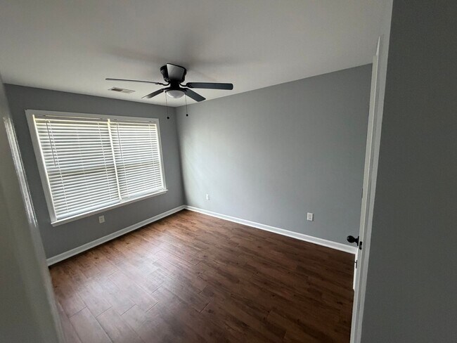 Building Photo - 482 Brawley St
