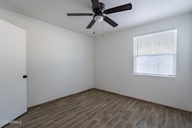 Building Photo - 37 E El Parque Dr