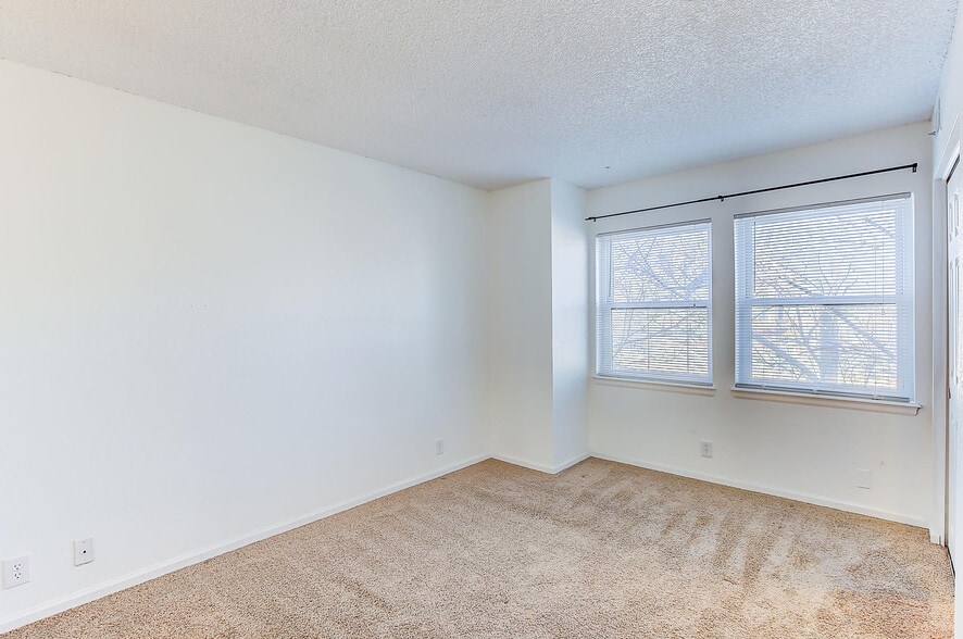 Building Photo - 2 Acoma St