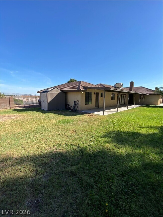 Building Photo - 2521 E Serene Ave