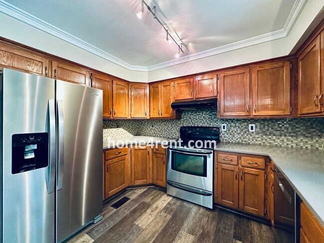 Building Photo - Wonderful Three Bedroom Olathe Home in a Q...