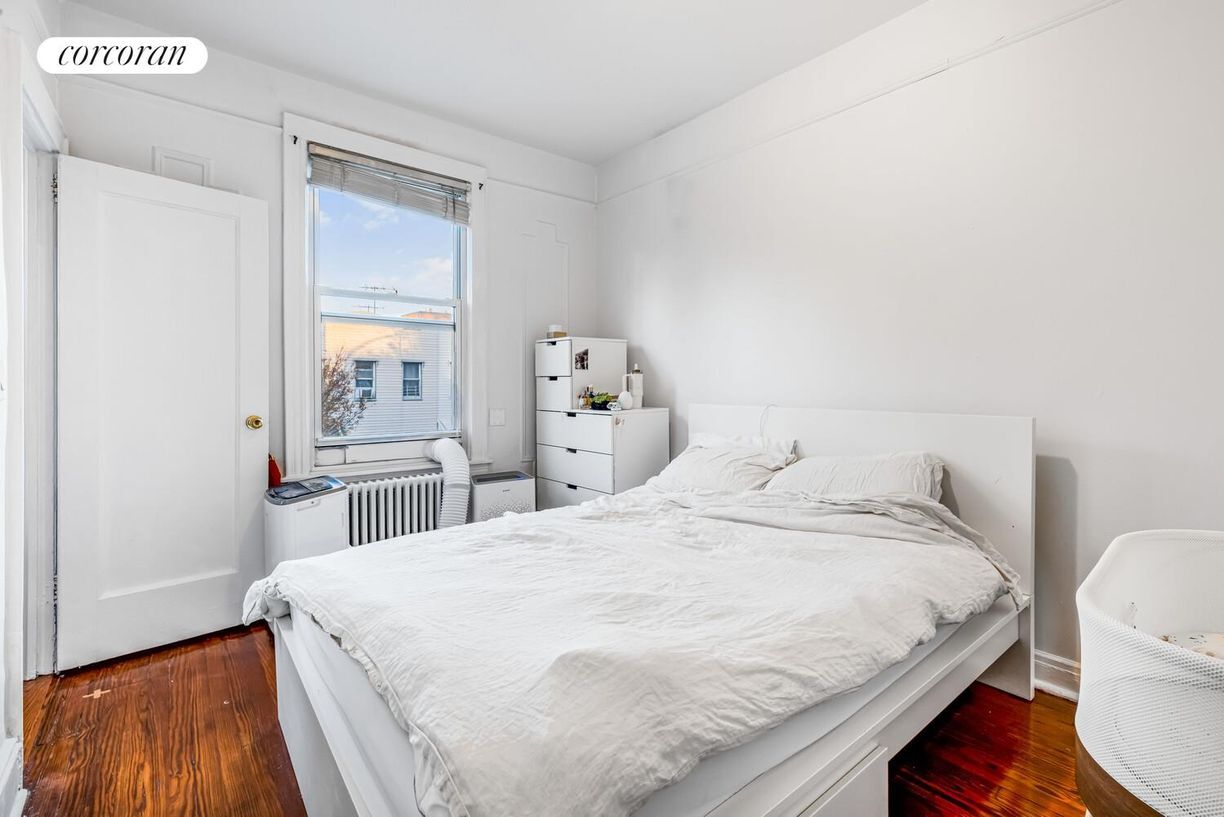 Building Photo - 276 Ainslie St