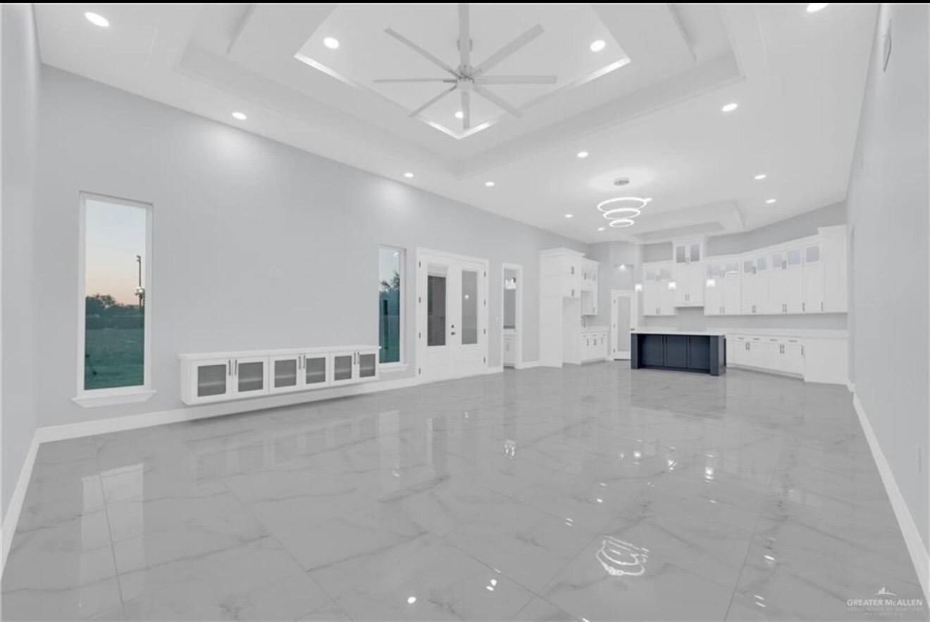 Building Photo - 3007 E Ebano St