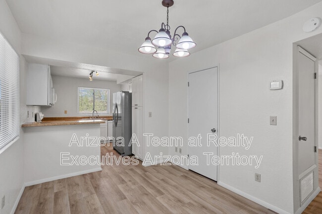 Building Photo - 9413 N Albatross Dr