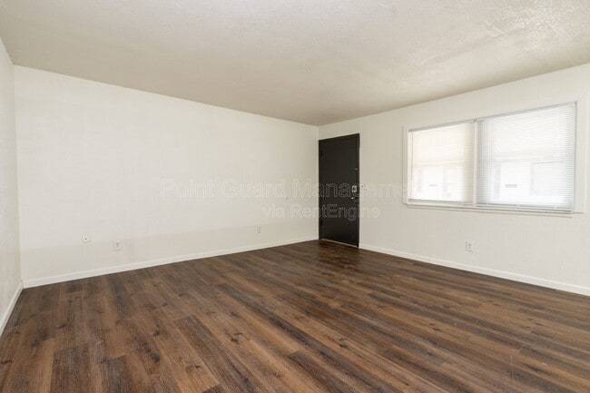 Building Photo - 750 W Dayton Ave