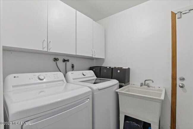 Building Photo - 57 Jamestown Dr