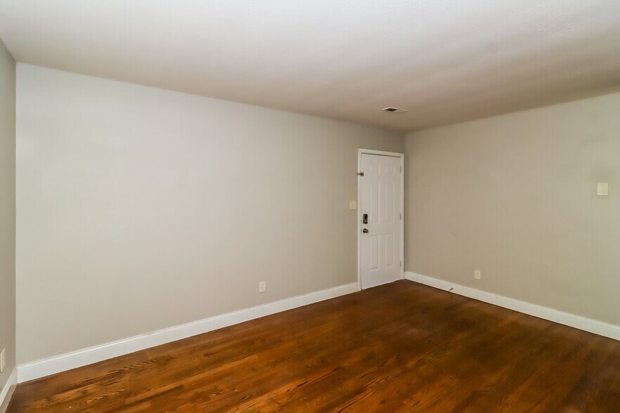Building Photo - 5401 Snow White Ln