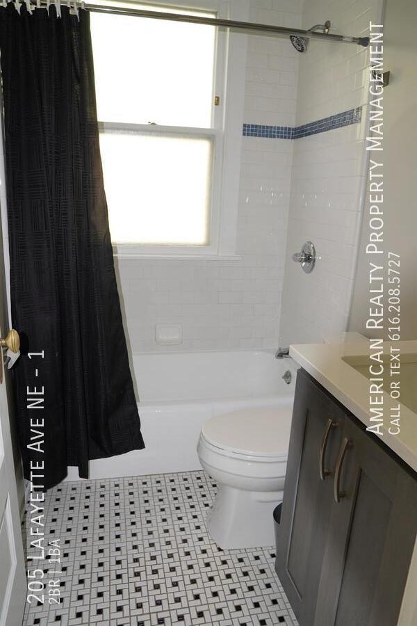 Building Photo - 205 Lafayette Ave NE
