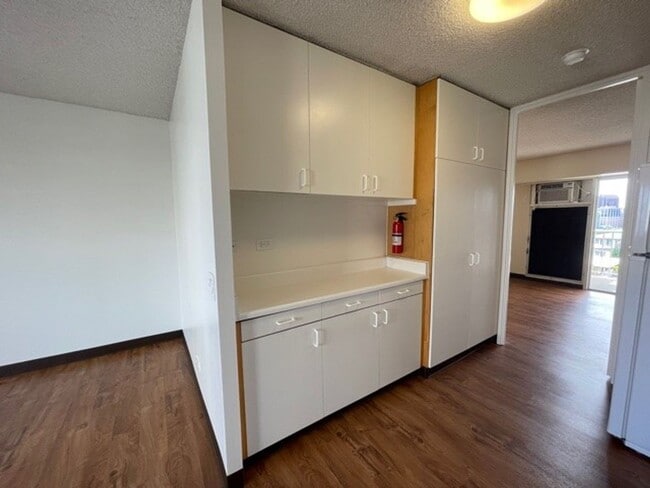 Building Photo - Westview Plaza Condo - Upgraded 1 bedroom,...