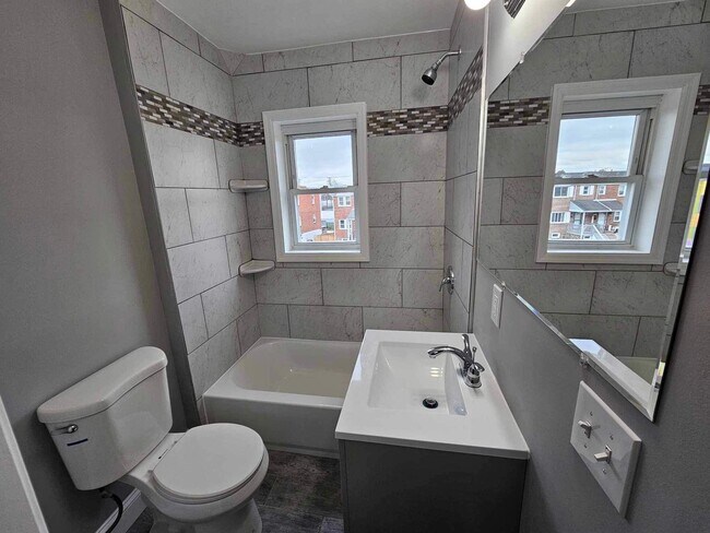 Building Photo - COMING SOON-4 Bedroom Townhouse in Essex