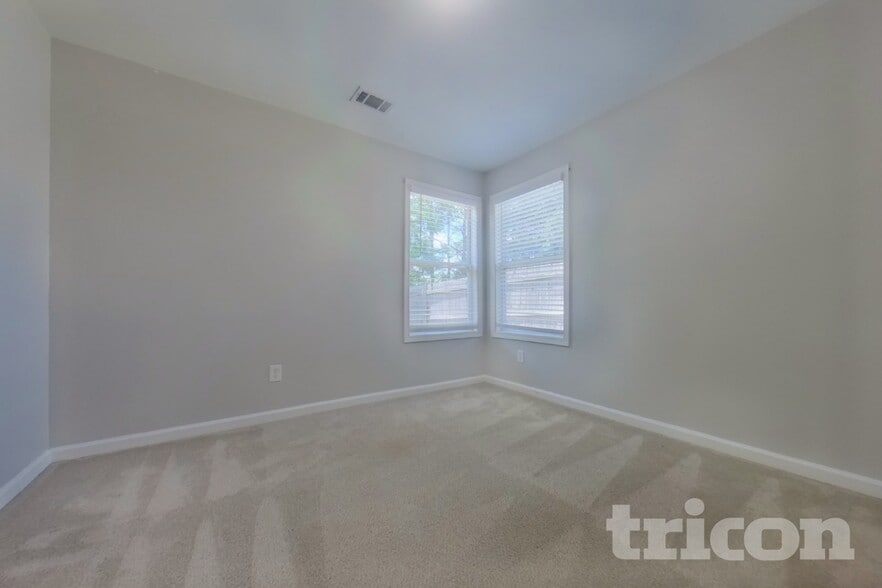 Building Photo - 104 Logan Creek Ct