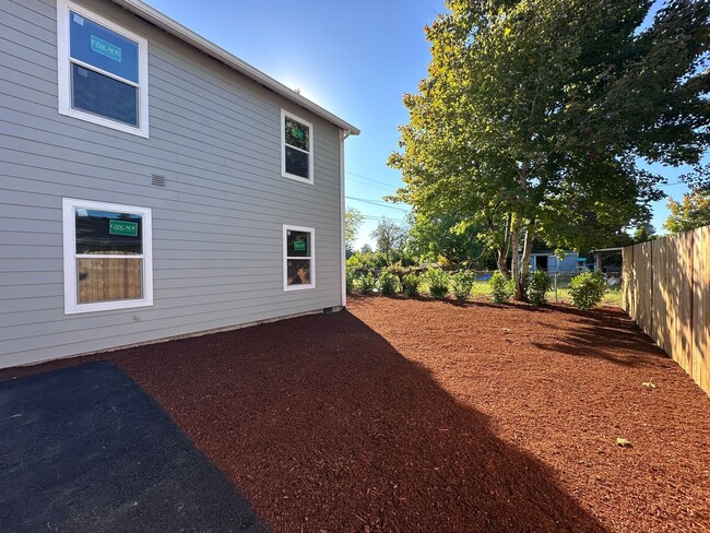 Building Photo - Brand New Construction 2 Bed 1 Bath Modern...