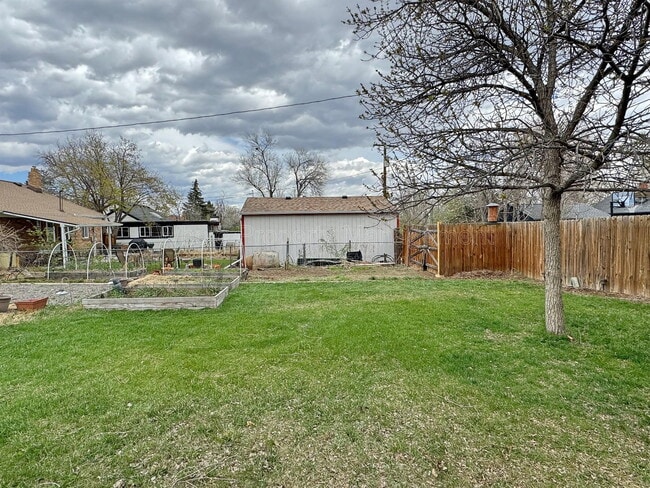 Building Photo - 646 S Canosa Ct