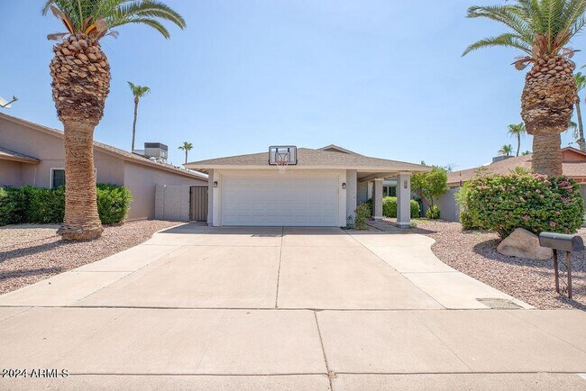 Building Photo - 917 N 87th Pl