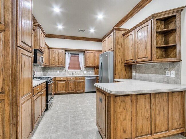 Building Photo - 1001 N Barn Hill Way