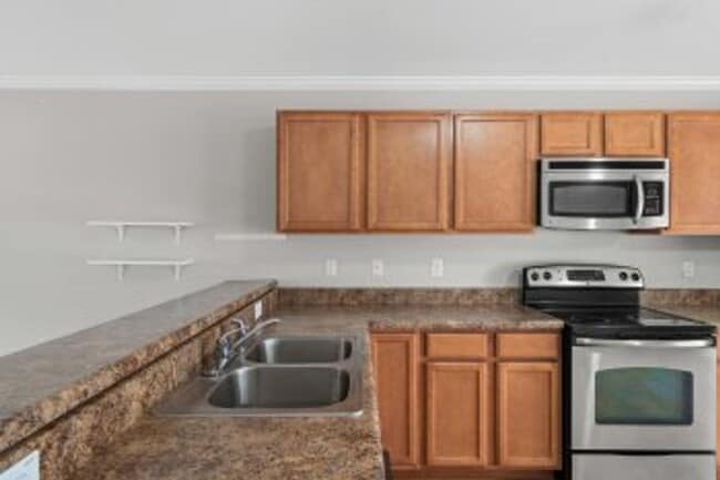 Building Photo - 2BR/2.5BA Townhome in The Gables