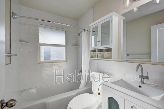 Building Photo - 1000 N 27th St