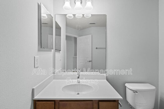 Building Photo - 6881 Woody Vine Dr