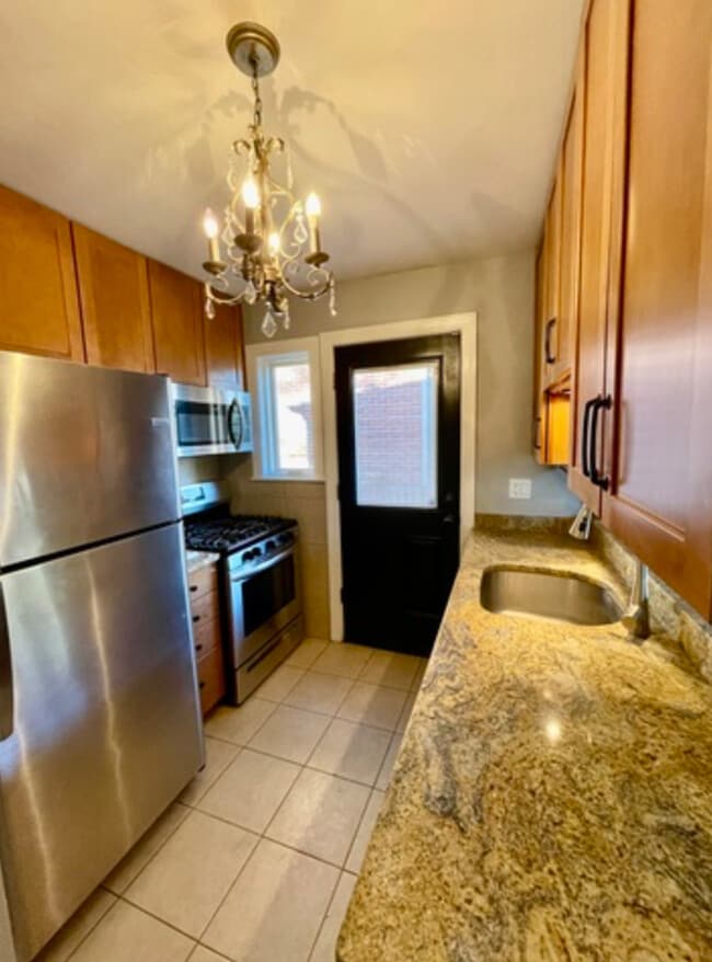 Building Photo - 3701 W North Shore Ave