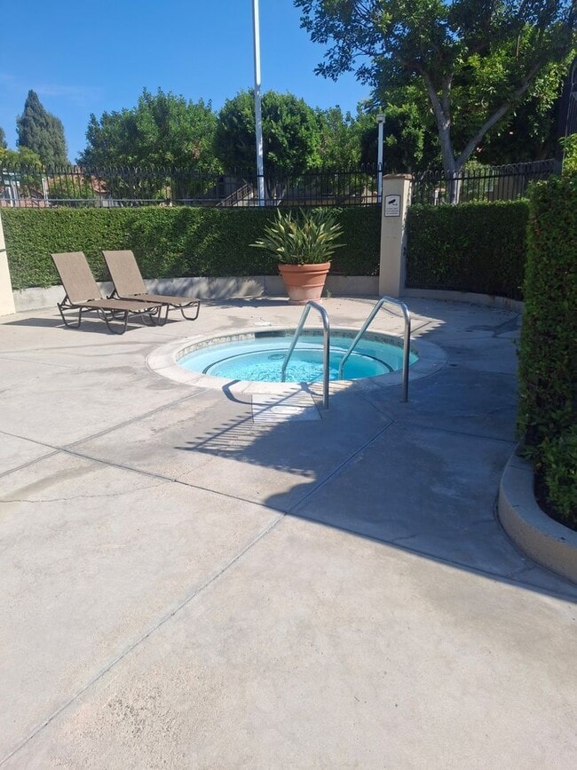 Building Photo - Upgraded 1 bed/ 1 bath Condo in East Orang...