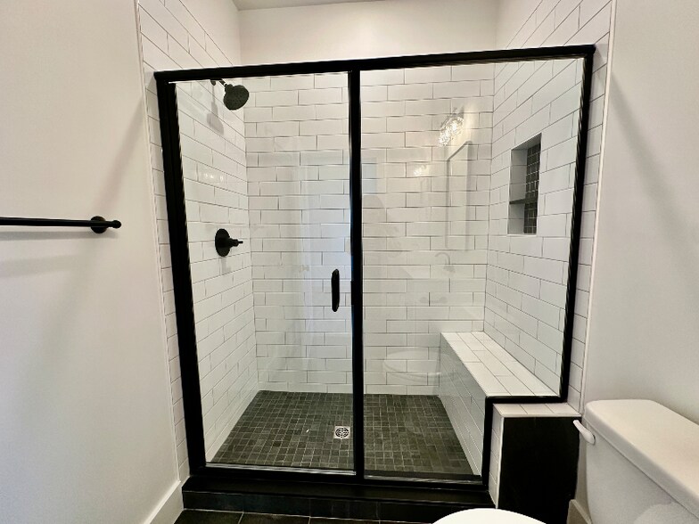 Building Photo - 1004 1/2 N 21st St