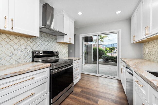 Building Photo - Condo for rent in Santa Barbara Near UCSB