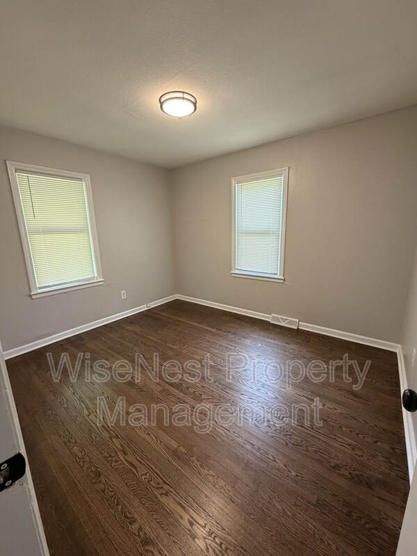 Building Photo - 2725 N 47th Terrace