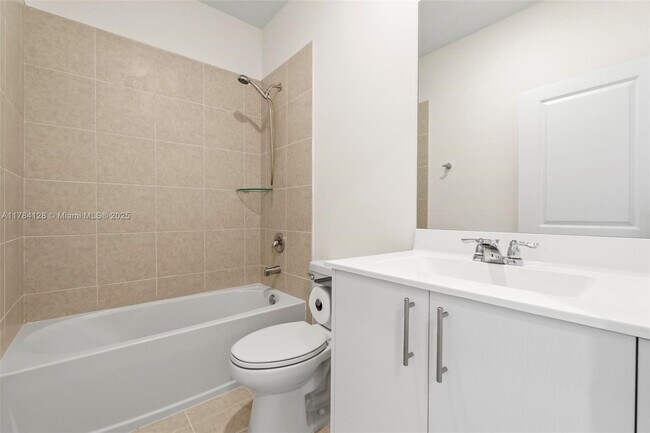 Building Photo - $2550 2634 SE 29 St
