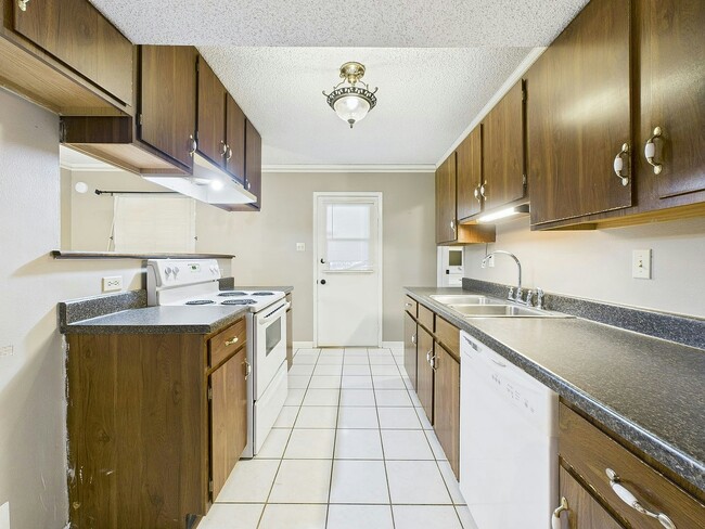 Building Photo - 102 Thompson Loop