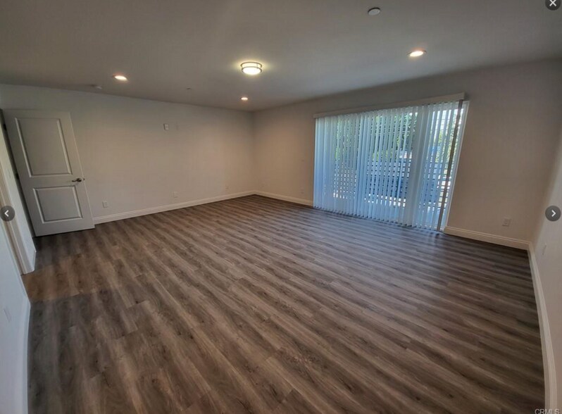 Building Photo - 14614 Vanowen St