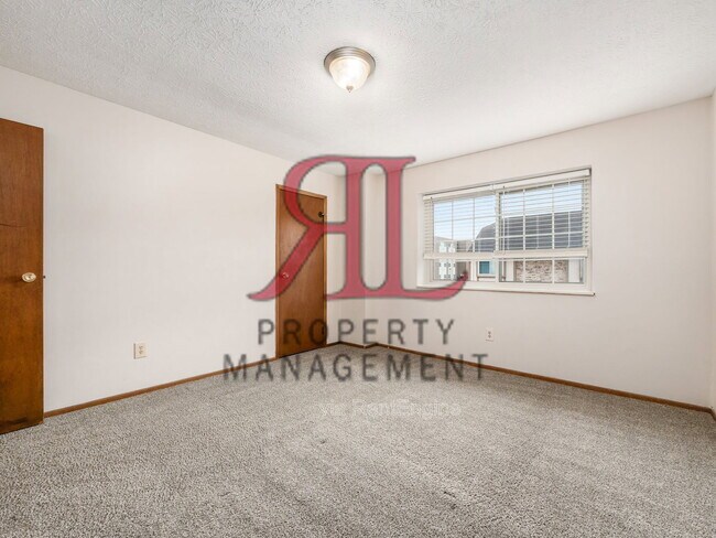 Building Photo - 5524 Kenneylane Blvd