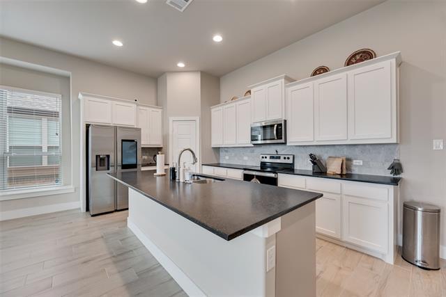 Building Photo - 5016 De Berry Ln