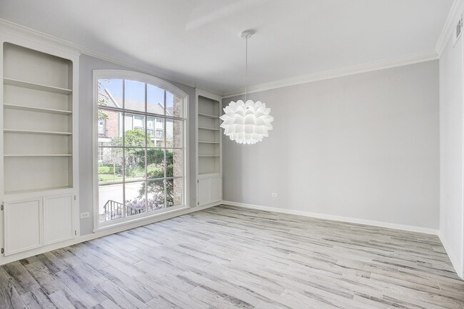 Building Photo - 7527 Del Monte Dr