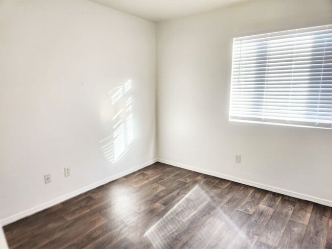 Building Photo - 3 bed 2 bath home