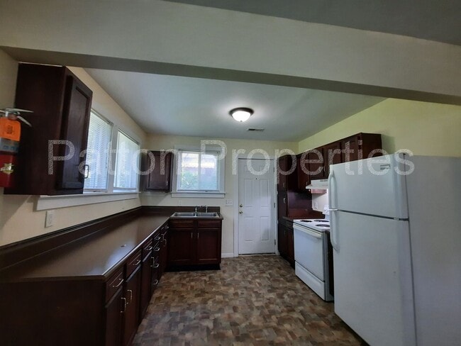 Building Photo - Five Points Home
